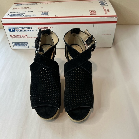 Marc Fisher Helyda Espadrille Black leather Suede Perforated Wedge 5.5 - Picture 2 of 7